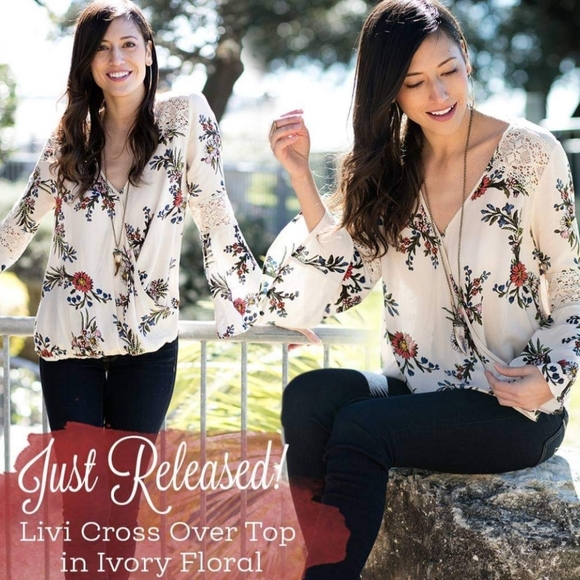 Large Grace & Lace Floral top - Picture 4 of 4